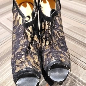 high heels 👠 with red soles